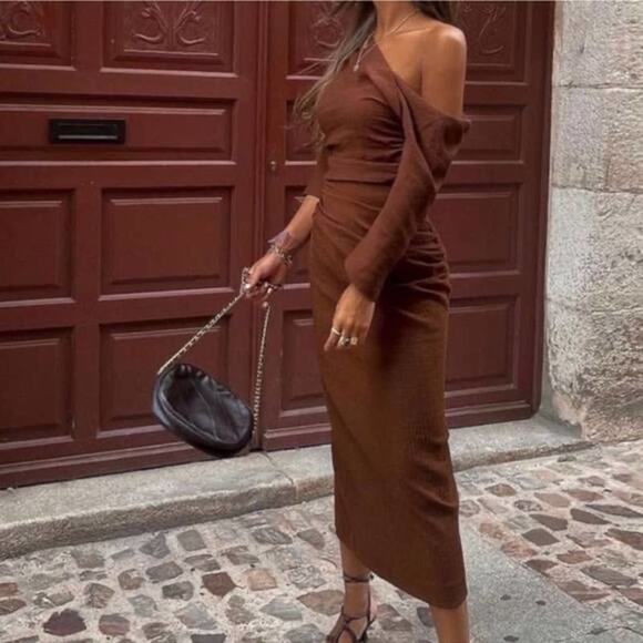 Zara Ruched Asymmetrical Top - Picture 2 of 16